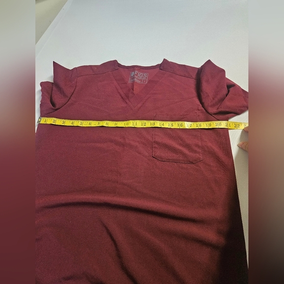 Figs Scrubs Short Sleeve Tee Unisex  S Burgundy  with Relaxed Fit - Picture 4 of 7